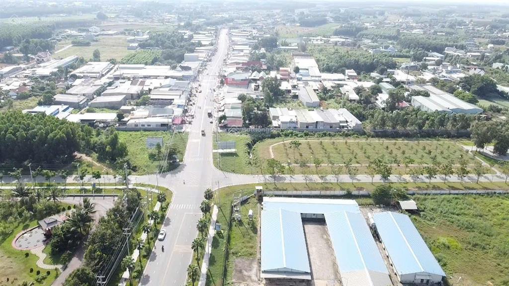 Cầm hơn 990tr! trao tay đất mặt tiền gần sân bay long thành, dt 100m2. vị trí đẹp, sổ sẵn