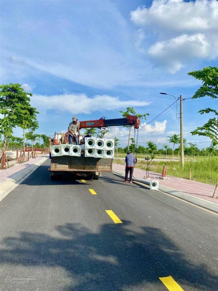 Cầm hơn 990tr! trao tay đất mặt tiền gần sân bay long thành, dt 100m2. vị trí đẹp, sổ sẵn