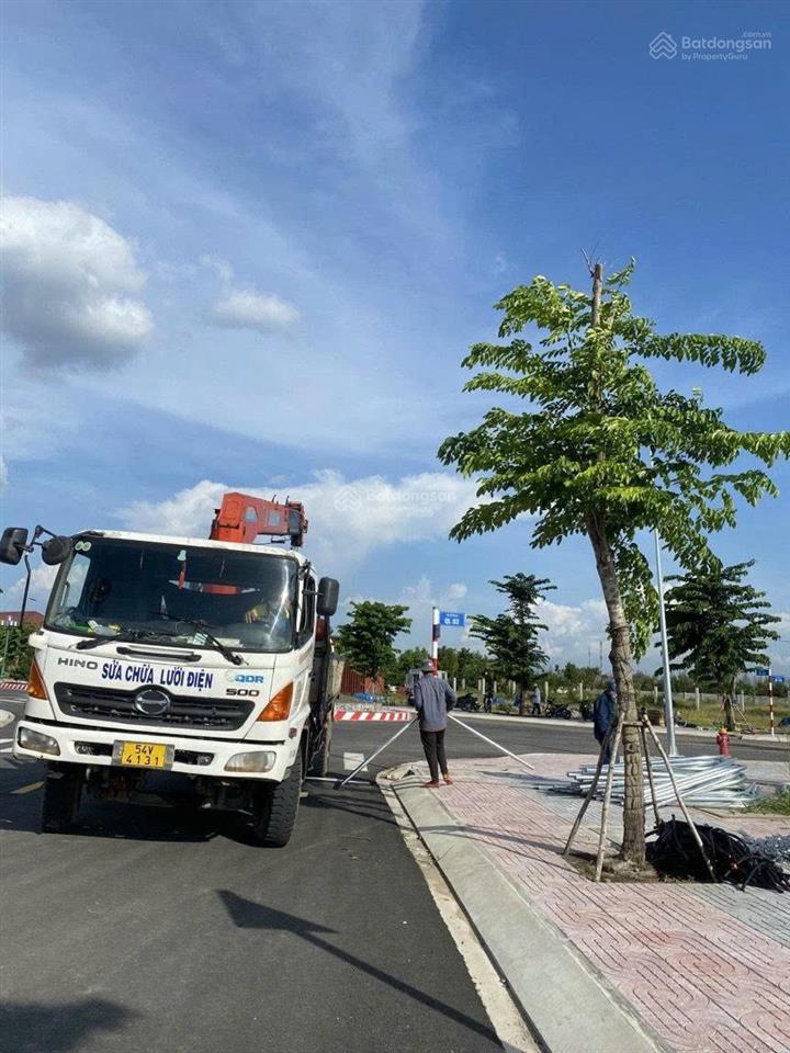 Cầm hơn 990tr! trao tay đất mặt tiền gần sân bay long thành, dt 100m2. vị trí đẹp, sổ sẵn