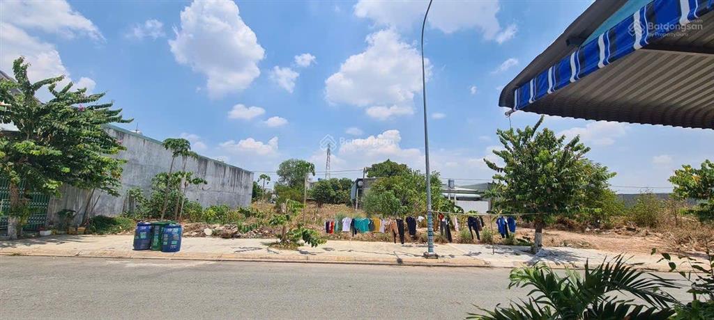 Mình cần bán lô đất vsip2 mở rộng, tân uyên, dt 247m², mặt tiền 7m, giá đầu tư cực tốt chỉ 3.2 tỷ