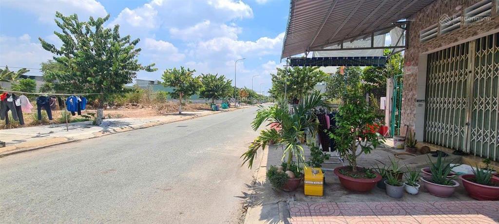 Mình cần bán lô đất vsip2 mở rộng, tân uyên, dt 247m², mặt tiền 7m, giá đầu tư cực tốt chỉ 3.2 tỷ