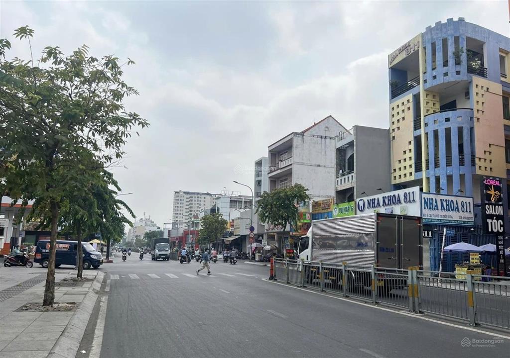 Bán nhà mtkd đẹp lũy bán bích dt 5.5x26m c4 ghác sổ hồng giá 25.65 tỷ tl. khu ít nhà bán