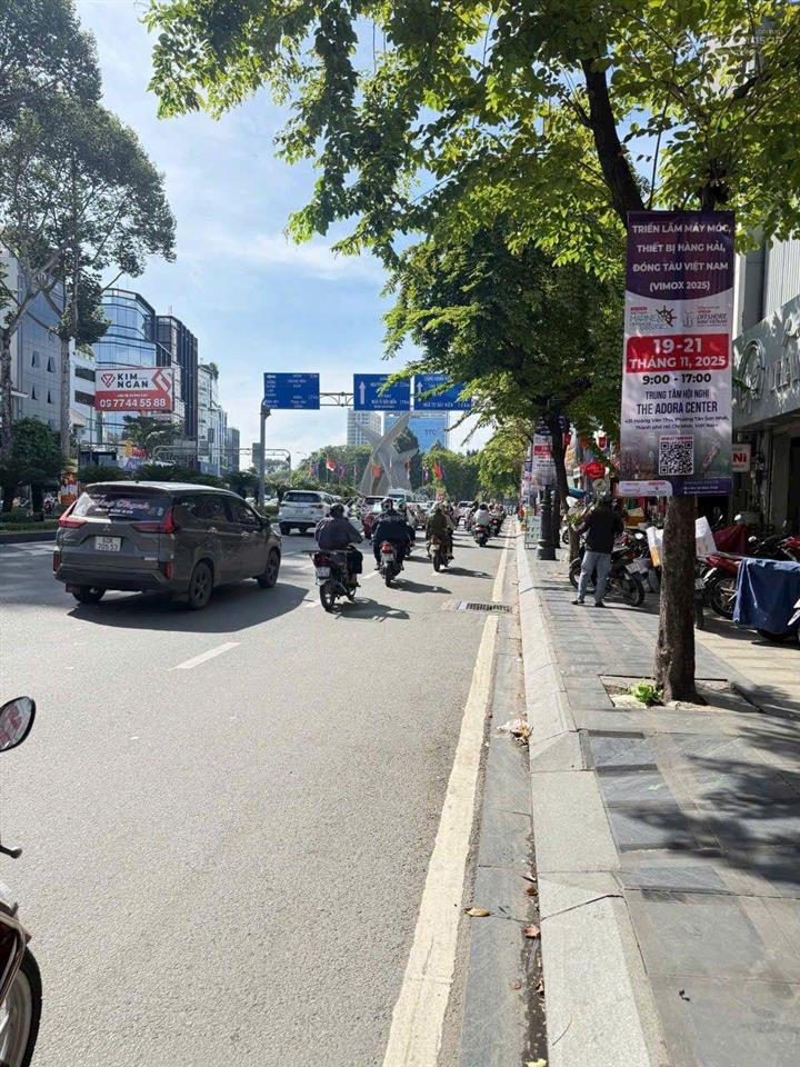 Bán nhà mtkd đẹp lũy bán bích dt 5.5x26m c4 ghác sổ hồng giá 25.65 tỷ tl. khu ít nhà bán