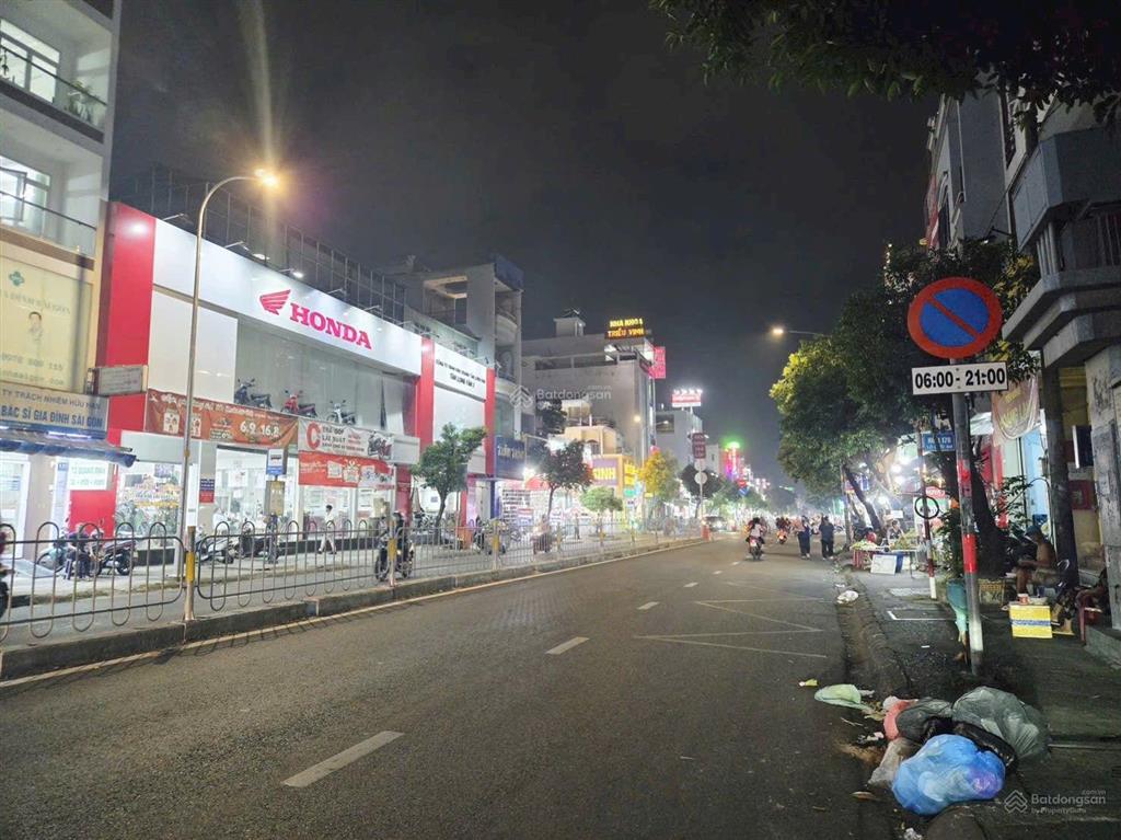 Bán nhà mtkd đẹp lũy bán bích dt 5.5x26m c4 ghác sổ hồng giá 25.65 tỷ tl. khu ít nhà bán