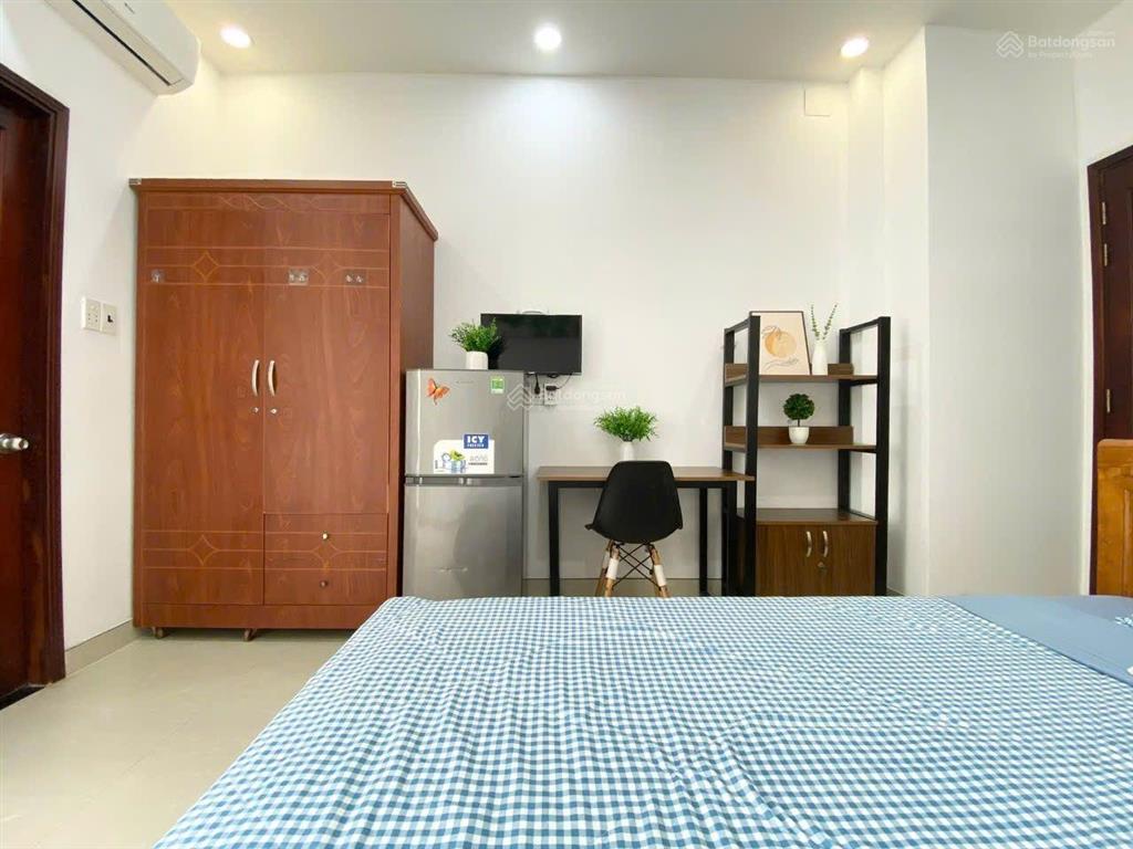 Phòng ban công cửa sổ thoáng sạch sẽ tiện nghi. nguyễn đỉnh chiểu quận . đầu đủ nt giá 6.8 tr