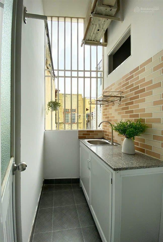 Phòng ban công cửa sổ thoáng sạch sẽ tiện nghi. nguyễn đỉnh chiểu quận . đầu đủ nt giá 6.8 tr