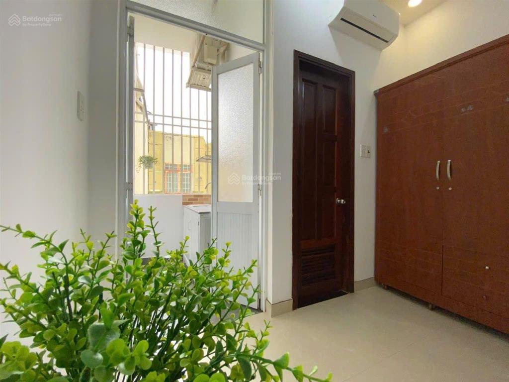 Phòng ban công cửa sổ thoáng sạch sẽ tiện nghi. nguyễn đỉnh chiểu quận . đầu đủ nt giá 6.8 tr