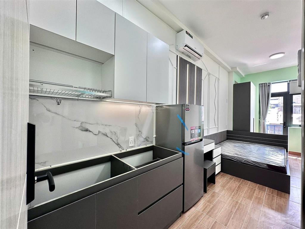 Phòng mới tinh ban công view thoáng. mát mẻ sạch sẽ. hẻm cô giang q1. giá 6.8tr