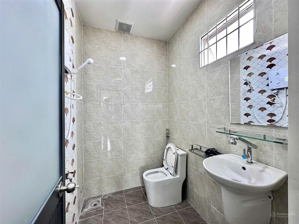 Phòng mới tinh ban công view thoáng. mát mẻ sạch sẽ. hẻm cô giang q1. giá 6.8tr