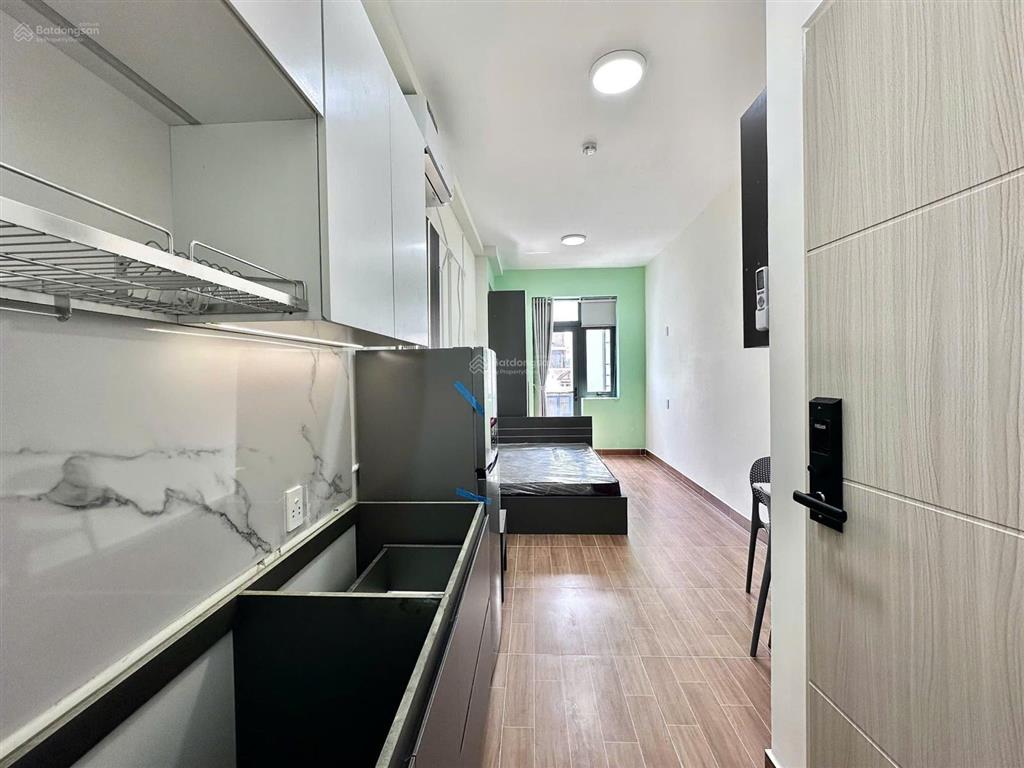 Phòng mới tinh ban công view thoáng. mát mẻ sạch sẽ. hẻm cô giang q1. giá 6.8tr