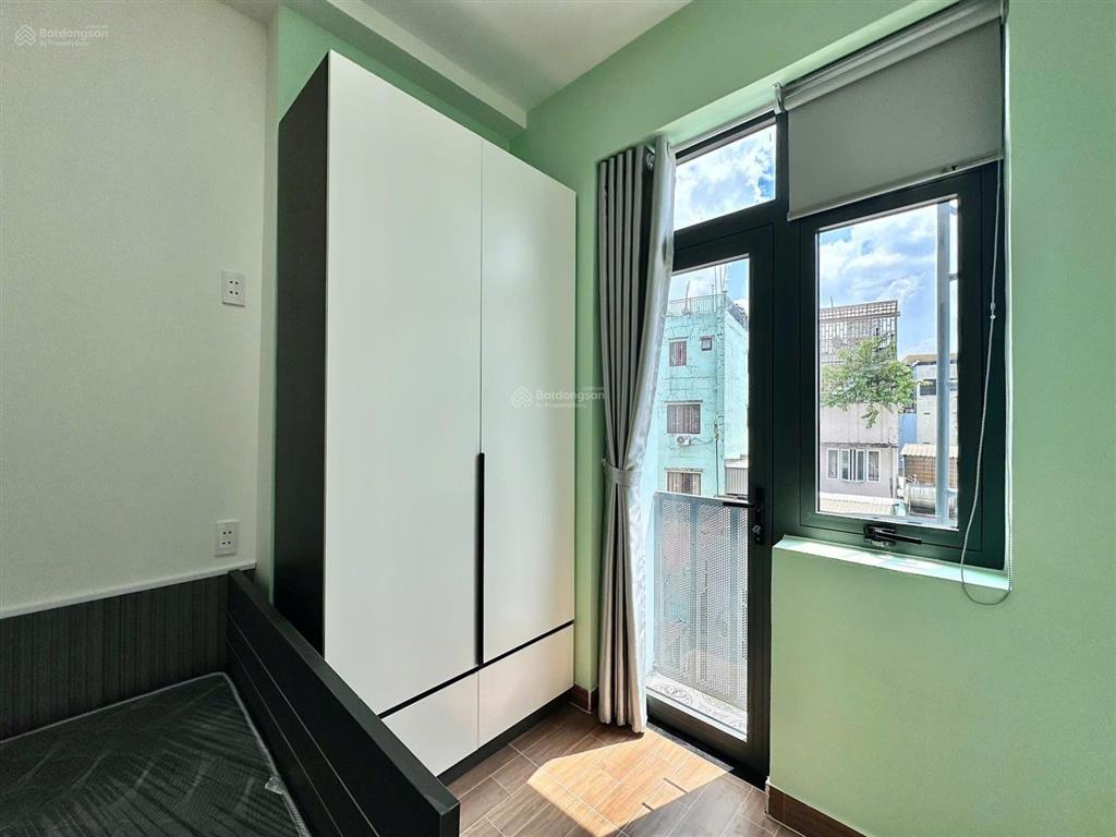 Phòng mới tinh ban công view thoáng. mát mẻ sạch sẽ. hẻm cô giang q1. giá 6.8tr