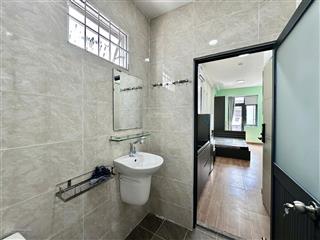 Phòng mới tinh ban công view thoáng. mát mẻ sạch sẽ. hẻm cô giang q1. giá 6.8tr