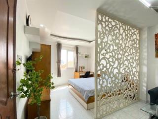 Chdv 1 pn. tách bếp. phòng đẹp cửa sổ lớn. ngay khu trung tâm.toà thang máy.dịch vụ chuẩn chỉ 8.3tr