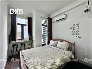 Phòng decor đẹp ban công. an ninh mát mẻ. tiện nghi đầy đủ nội thất. gần nam kỳ khởi nghĩa. sát q1