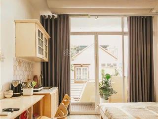 Phòng đẹp dễ thương. ban công thoáng mát. tiệm nghi đầy đủ nt.giá hợp lý gần trung trâm tiện đi lại