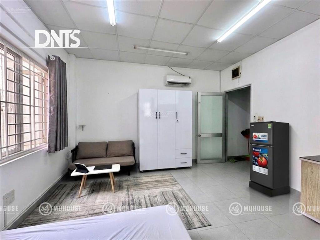 Phòng giá cạnh tranh q1. ngay nguyễn văn thủ hoàng sa. đầy đủ nt. cửa sổ lớn thoáng. giờ giấc tự do.