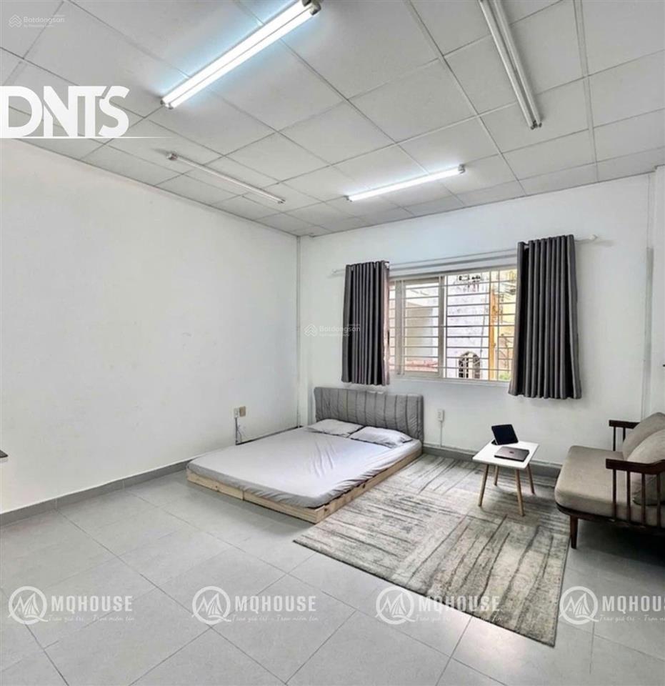 Phòng giá cạnh tranh q1. ngay nguyễn văn thủ hoàng sa. đầy đủ nt. cửa sổ lớn thoáng. giờ giấc tự do.