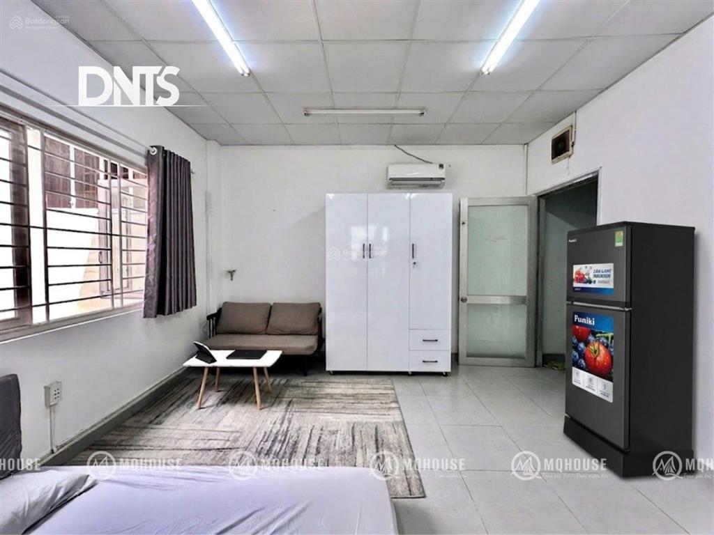 Phòng giá cạnh tranh q1. ngay nguyễn văn thủ hoàng sa. đầy đủ nt. cửa sổ lớn thoáng. giờ giấc tự do.