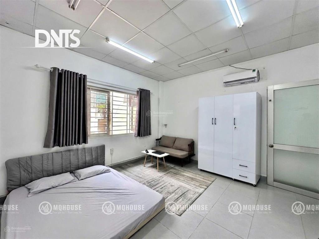 Phòng giá cạnh tranh q1. ngay nguyễn văn thủ hoàng sa. đầy đủ nt. cửa sổ lớn thoáng. giờ giấc tự do.