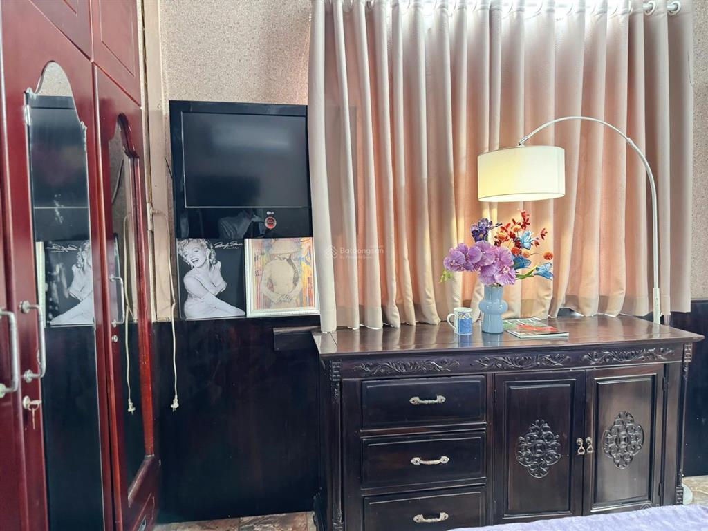 Cho thuê penhouse khu vip nhiều văn phòng. vị trí cực thuận tiện đi lại. đẹp như ảnh. thực tế 100%