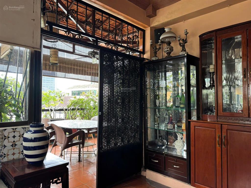 Cho thuê penhouse khu vip nhiều văn phòng. vị trí cực thuận tiện đi lại. đẹp như ảnh. thực tế 100%