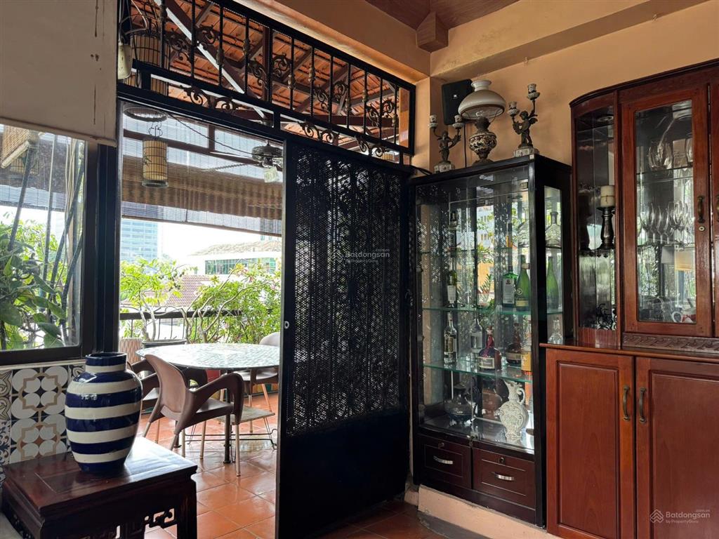 Cho thuê penhouse khu vip nhiều văn phòng. vị trí cực thuận tiện đi lại. đẹp như ảnh. thực tế 100%