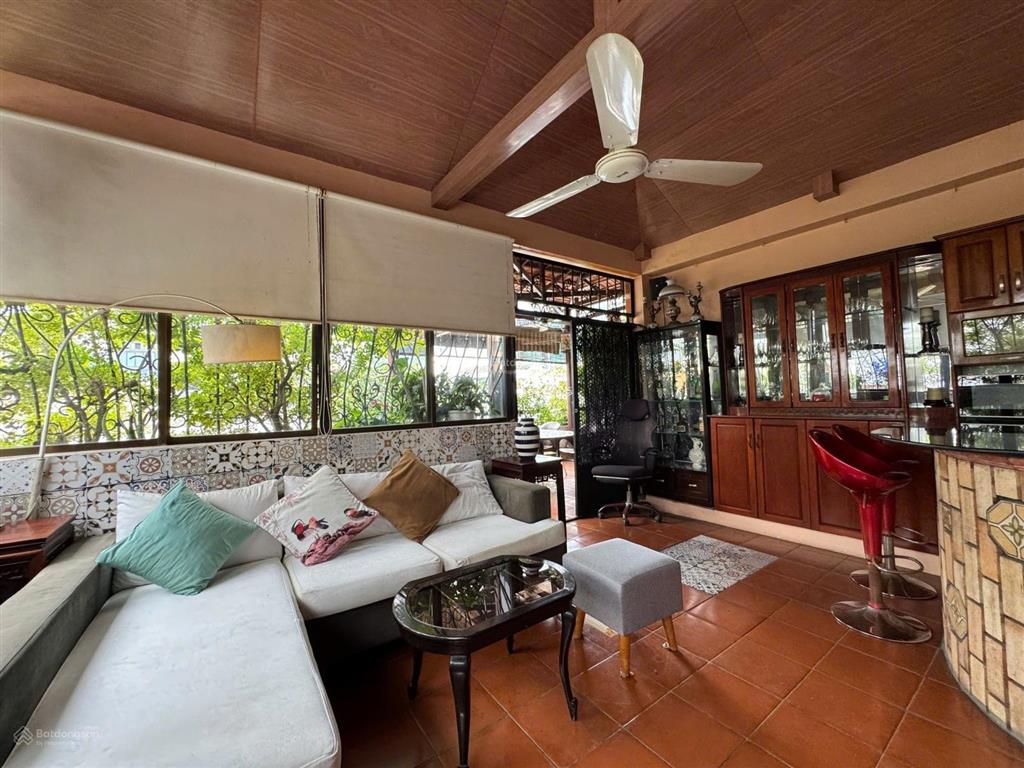 Cho thuê penhouse khu vip nhiều văn phòng. vị trí cực thuận tiện đi lại. đẹp như ảnh. thực tế 100%