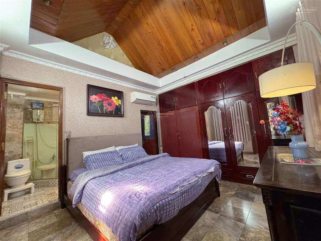 Cho thuê penhouse khu vip nhiều văn phòng. vị trí cực thuận tiện đi lại. đẹp như ảnh. thực tế 100%