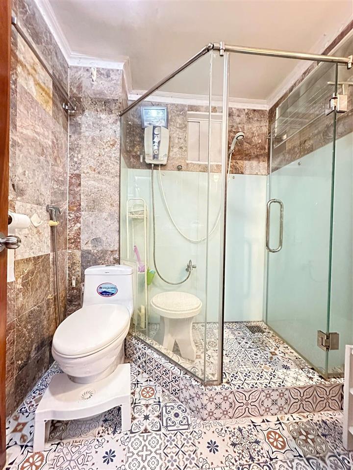 Cho thuê penhouse khu vip nhiều văn phòng. vị trí cực thuận tiện đi lại. đẹp như ảnh. thực tế 100%