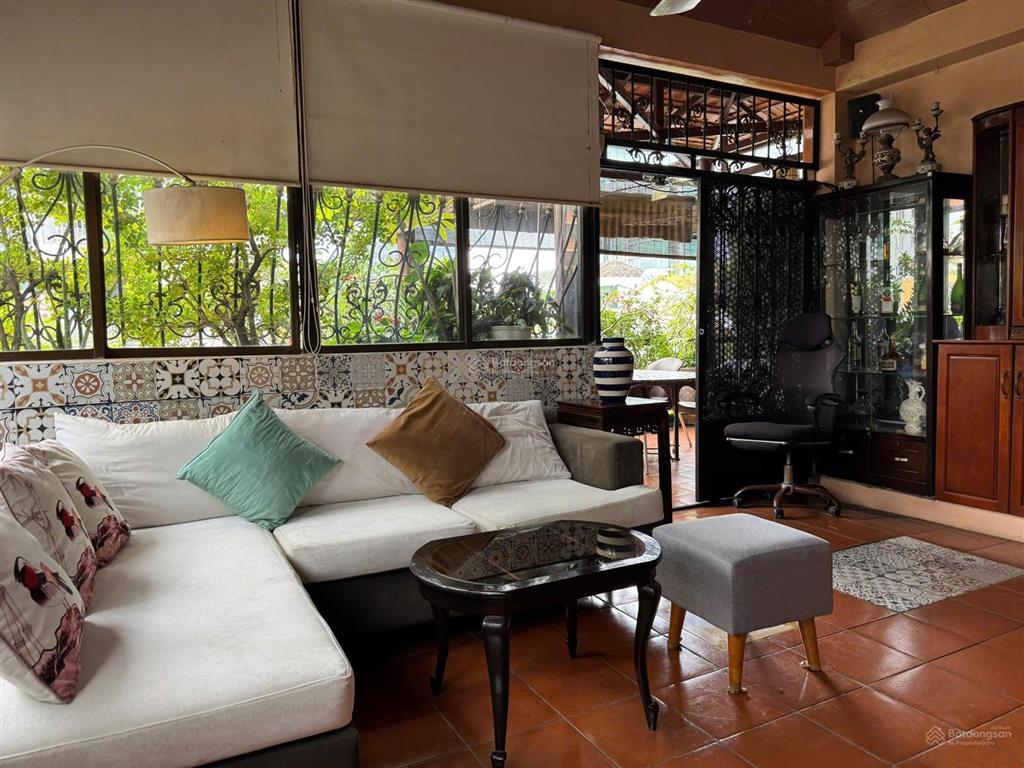 Cho thuê penhouse khu vip nhiều văn phòng. vị trí cực thuận tiện đi lại. đẹp như ảnh. thực tế 100%