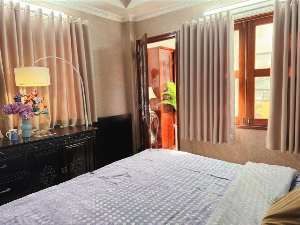 Cho thuê penhouse khu vip nhiều văn phòng. vị trí cực thuận tiện đi lại. đẹp như ảnh. thực tế 100%