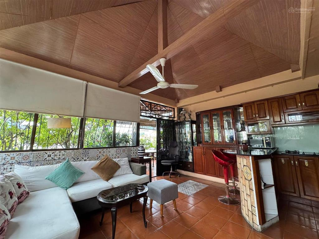 Cho thuê penhouse khu vip nhiều văn phòng. vị trí cực thuận tiện đi lại. đẹp như ảnh. thực tế 100%