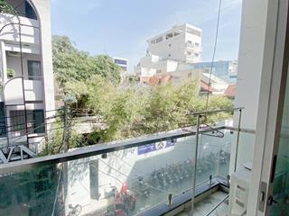 Căn full ban công rộng thoáng. sạch sẽ giá tốt tại q.1. tiện nghi lầu thấp. thuận tiện đi lại.