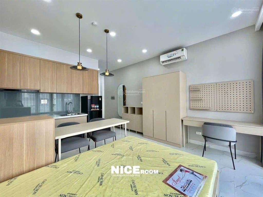 Phòng mới đẹp thang máy ban công. sạch đẹp tiện nghi . thuận tiện đi lại. giá 8.x tr