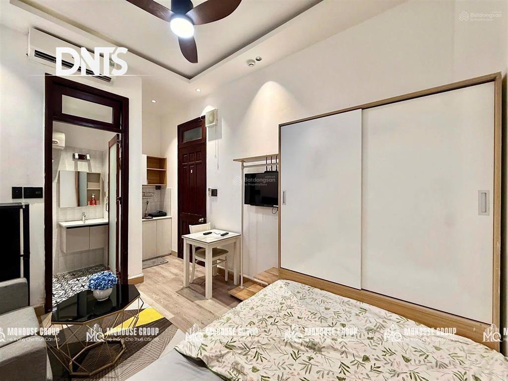 Phòng tiện nghi sạch sẽ. nội thất đầy đủ. ngay chợ tân định.thuận tiện đi lại. giá tốt trung tâm q1