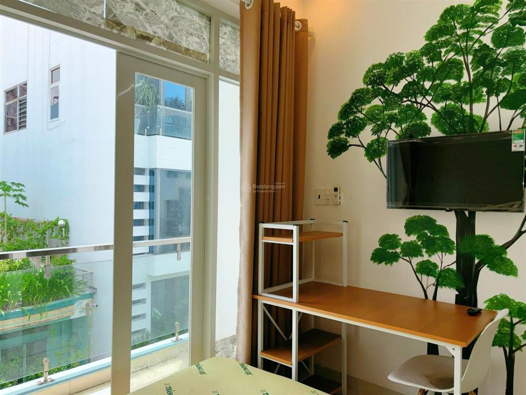 Phòng ban công sạch sẽ tiện nghi như ảnh 100%. khu trần hưng đạo q.1 tiện di chuyển trung tâm.