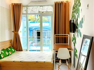 Phòng ban công sạch sẽ tiện nghi như ảnh 100%. khu trần hưng đạo q.1 tiện di chuyển trung tâm.