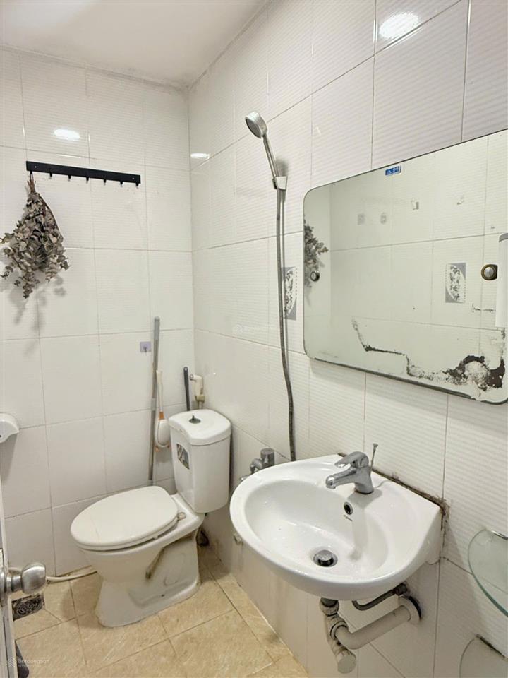 Phòng mới sạch đẹp cửa sổ thoáng. giá rẻ. tiện nghi nội thất đầy đủ. ảnh thật 100% q.1 gần hoàng sa