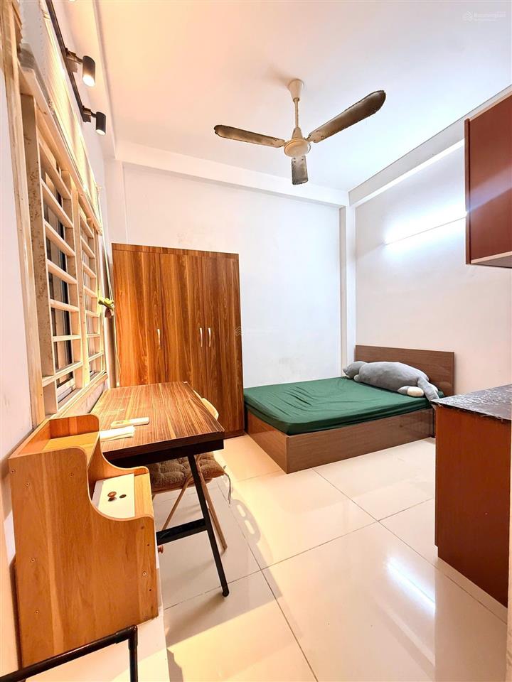 Phòng mới sạch đẹp cửa sổ thoáng. giá rẻ. tiện nghi nội thất đầy đủ. ảnh thật 100% q.1 gần hoàng sa