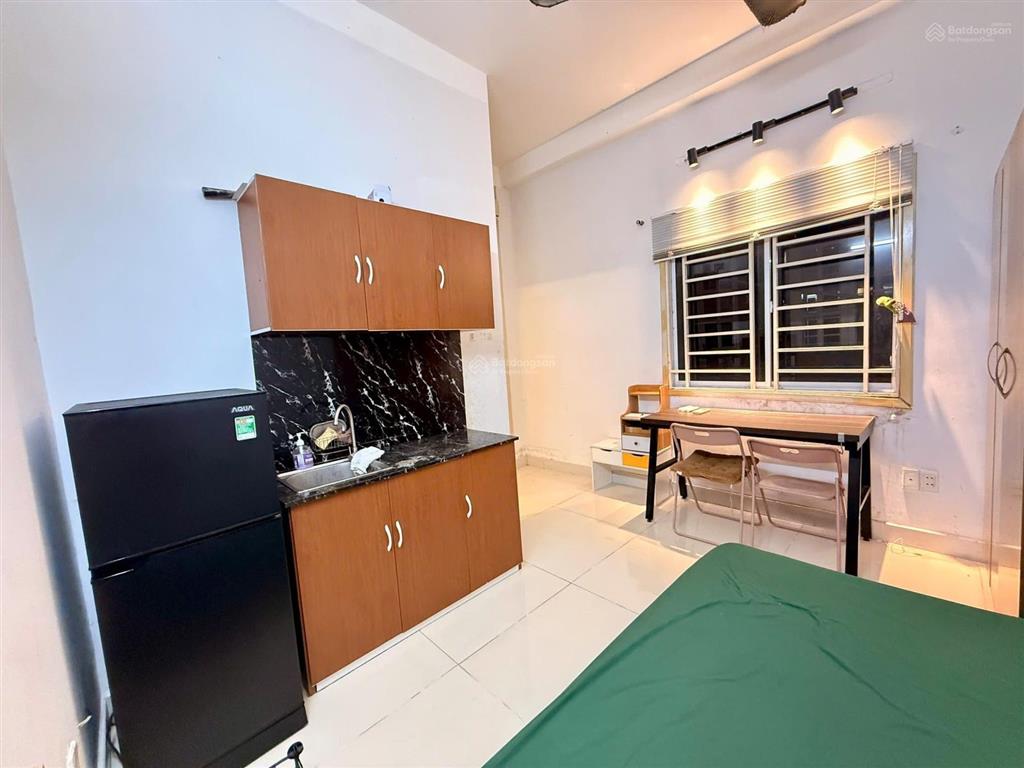 Phòng mới sạch đẹp cửa sổ thoáng. giá rẻ. tiện nghi nội thất đầy đủ. ảnh thật 100% q.1 gần hoàng sa