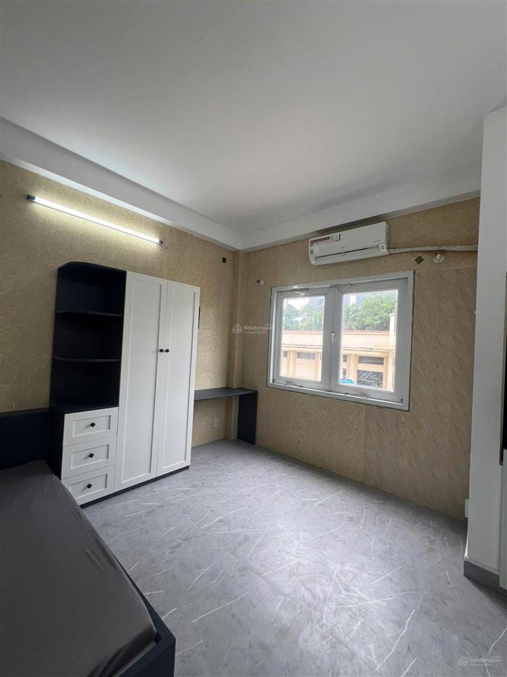 Phòng mới sạch sẽ tiện nghi đẹp. khu dân trí. mới setup. khu trung tâm q.1 gần sân hoa lư.