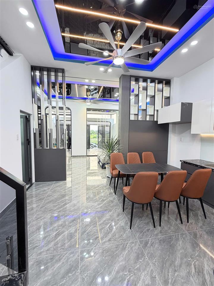 Bán nhà mỹ hạnh tây giáp hóc môn  1 trệt 1 lầu đúc, 84m2, 3pn, sổ riêng hoàn công, giá 2,95 tỷ tl