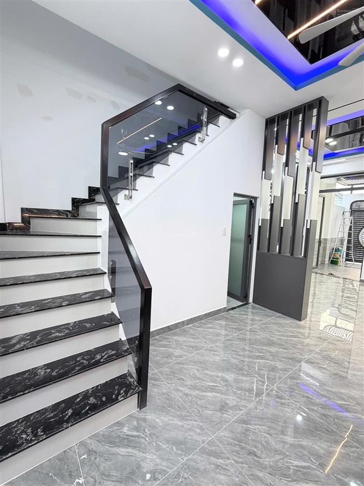 Bán nhà mỹ hạnh tây giáp hóc môn  1 trệt 1 lầu đúc, 84m2, 3pn, sổ riêng hoàn công, giá 2,95 tỷ tl