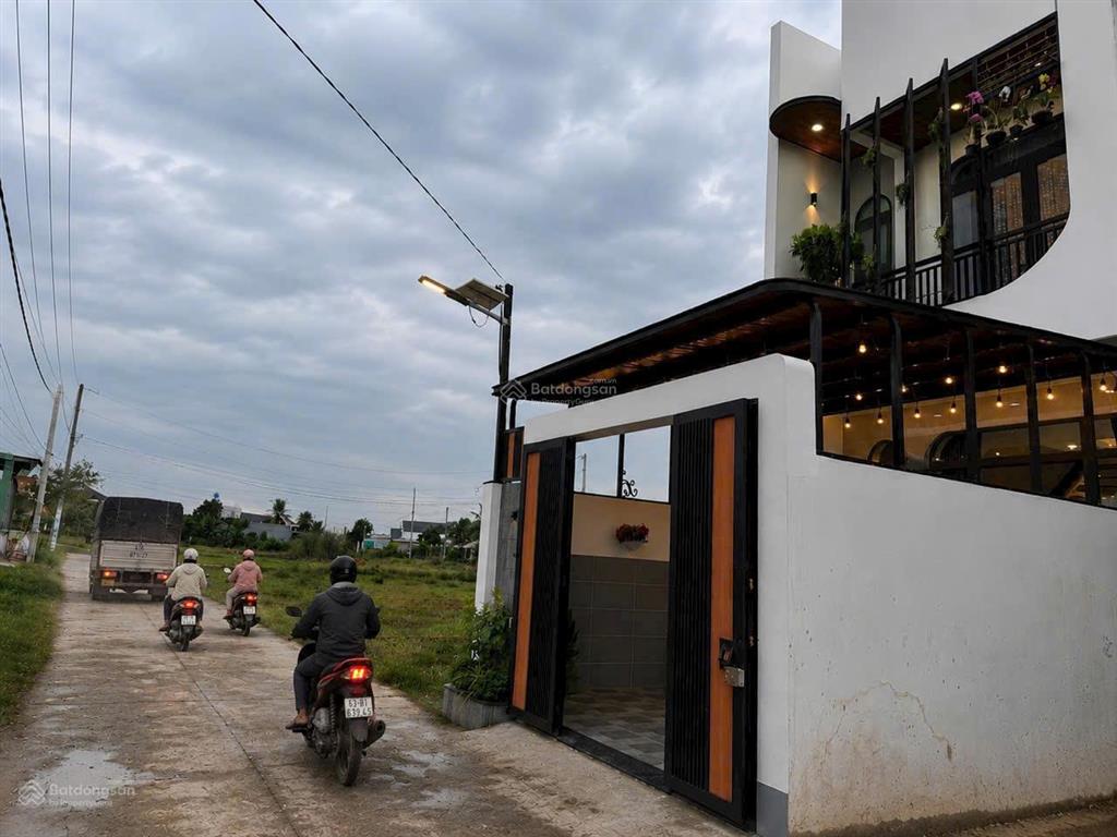 Chính chủ bán nhà mt đường thông mỹ hạnh bắc cách ngã 3 mỹ hạnh 300m shr hoàn công, giá chỉ 3,25 tỷ