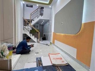 Nhà đẹp 3tầng ngay ngã tư 4xã chỉ 4tỷ nhỉnh giáp các quận hxh thông 33m2 nở hậu mới keng vào ở ngay