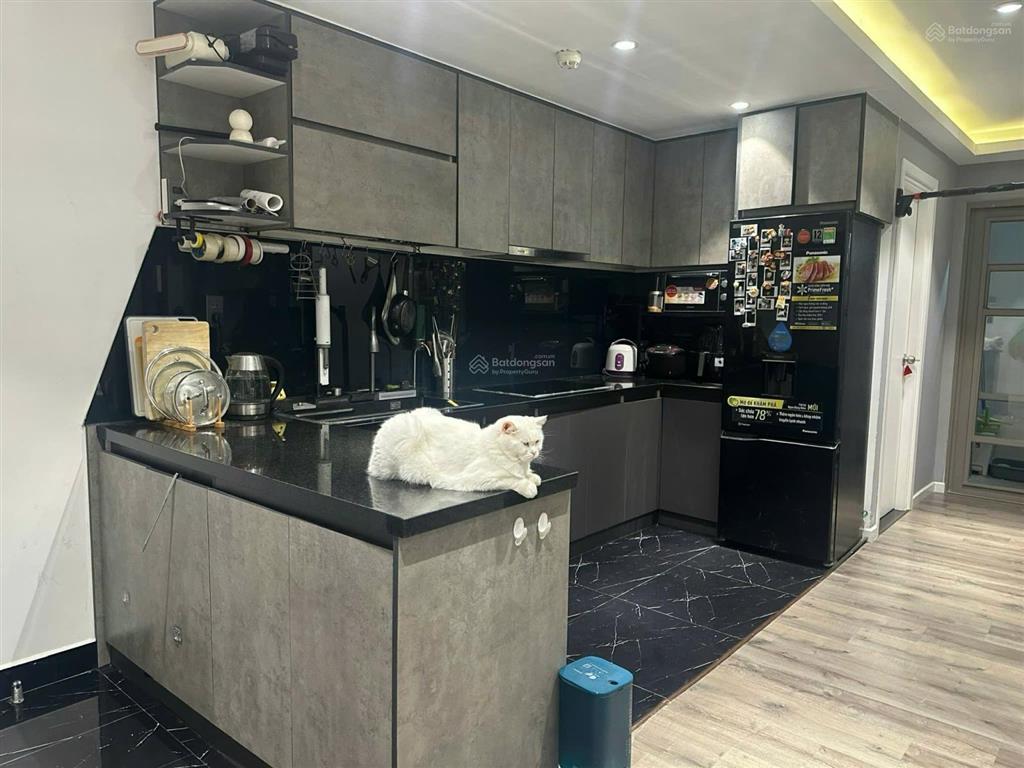 Bán căn hộ 2pn 2wc 76m2 giá 6,4 tỷ view sông có ô xe.  0931 003 *** giang