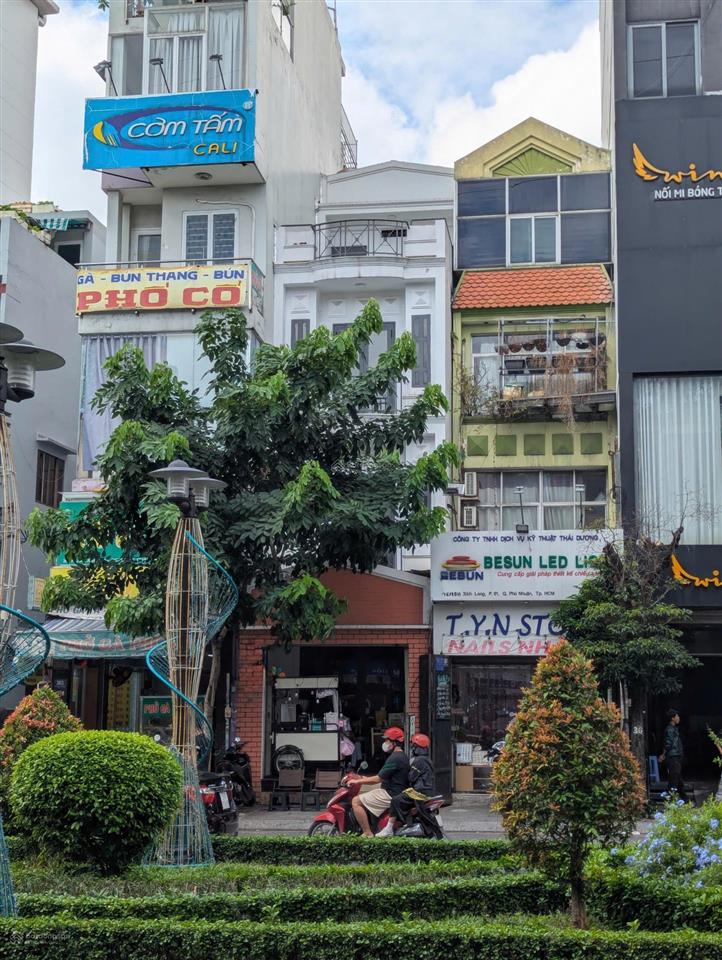 Chỉ 20 tỷ, duy nhất 1 căn mặt tiền tại phố phan xích long! dtcn 51.3m2, ngay sát bệnh viện hoàn mỹ