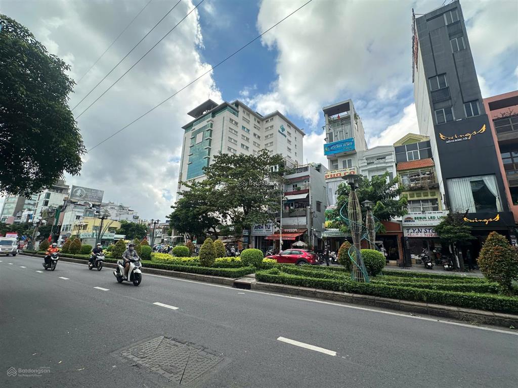 Chỉ 20 tỷ, duy nhất 1 căn mặt tiền tại phố phan xích long! dtcn 51.3m2, ngay sát bệnh viện hoàn mỹ