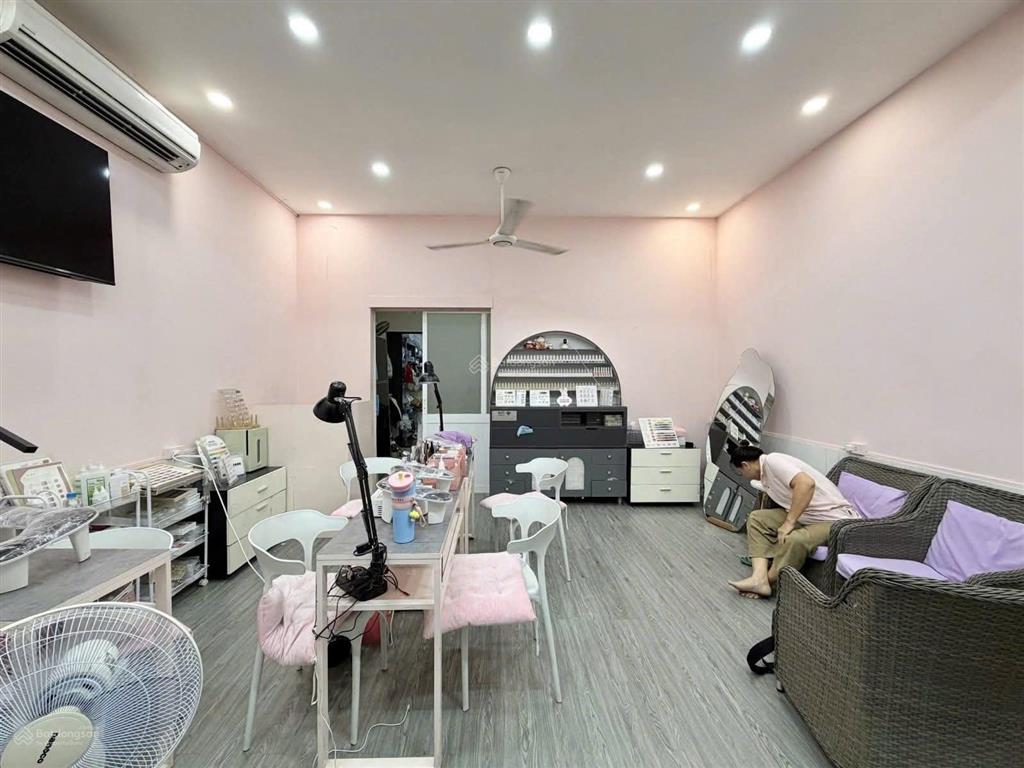 Chỉ 8,3 tỷ! ngang (5m x 11m) cn~ 55m2 vuông vức ngay trục nguyễn văn trỗi