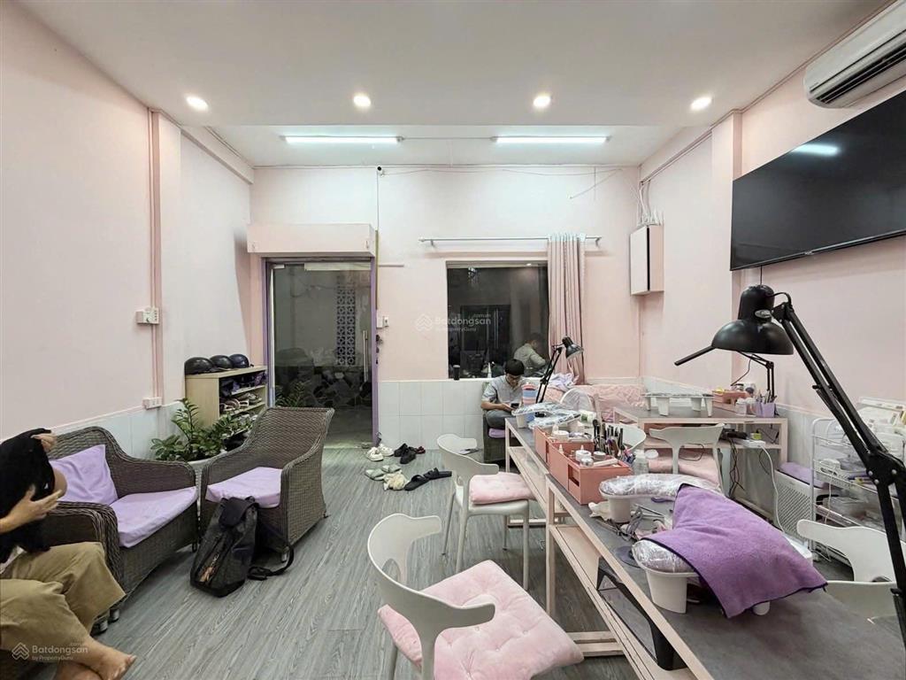 Chỉ 8,3 tỷ! ngang (5m x 11m) cn~ 55m2 vuông vức ngay trục nguyễn văn trỗi